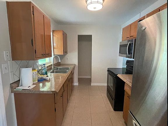 4th image of 21468 Augusta Ave