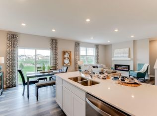 2072 Aquarius Dr, Shakopee, MN 55379