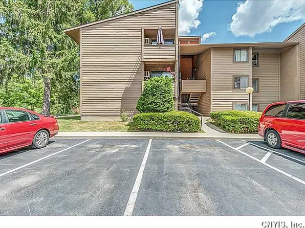222 Watertree Dr, East Syracuse, NY 13057