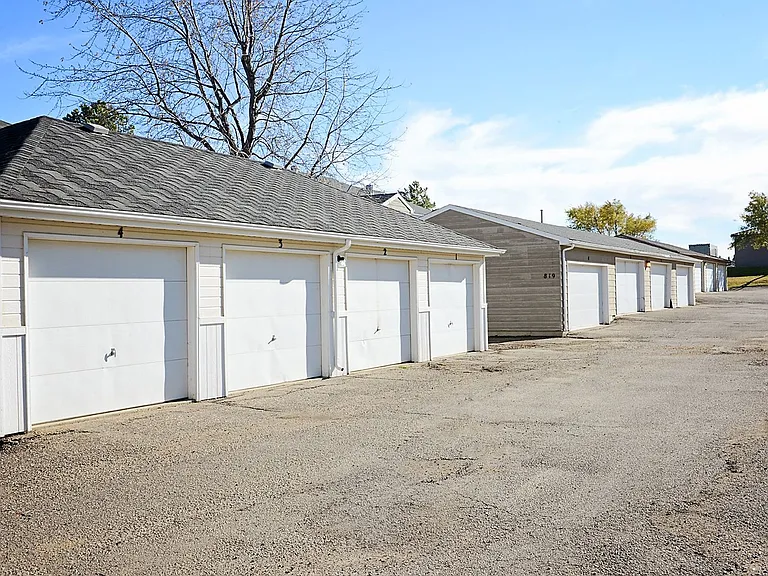 Williamsburg Apartments - Attached Double Garage! — Photo 19