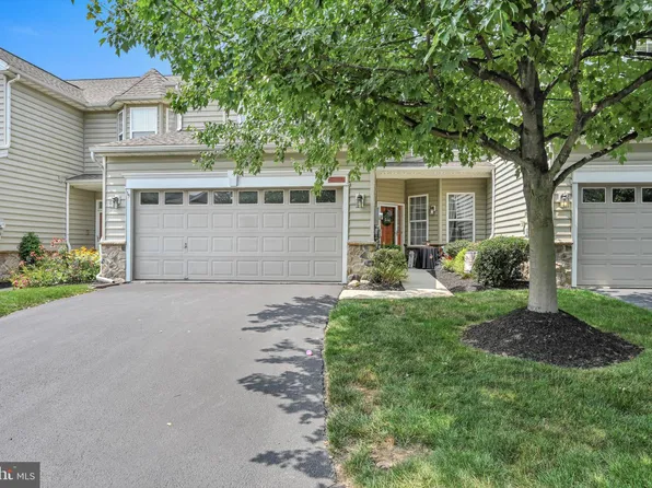 302 Ridgeview Dr, Morgantown, PA 19543