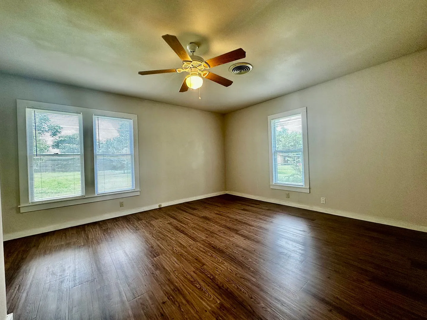 3/1 with Spacious Yard — Photo 4