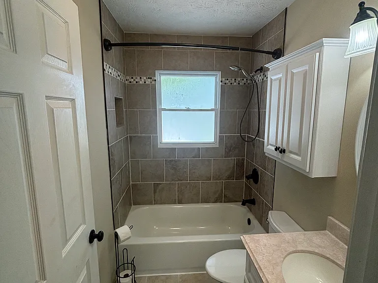 405 Jefferson Blvd — Photo 17