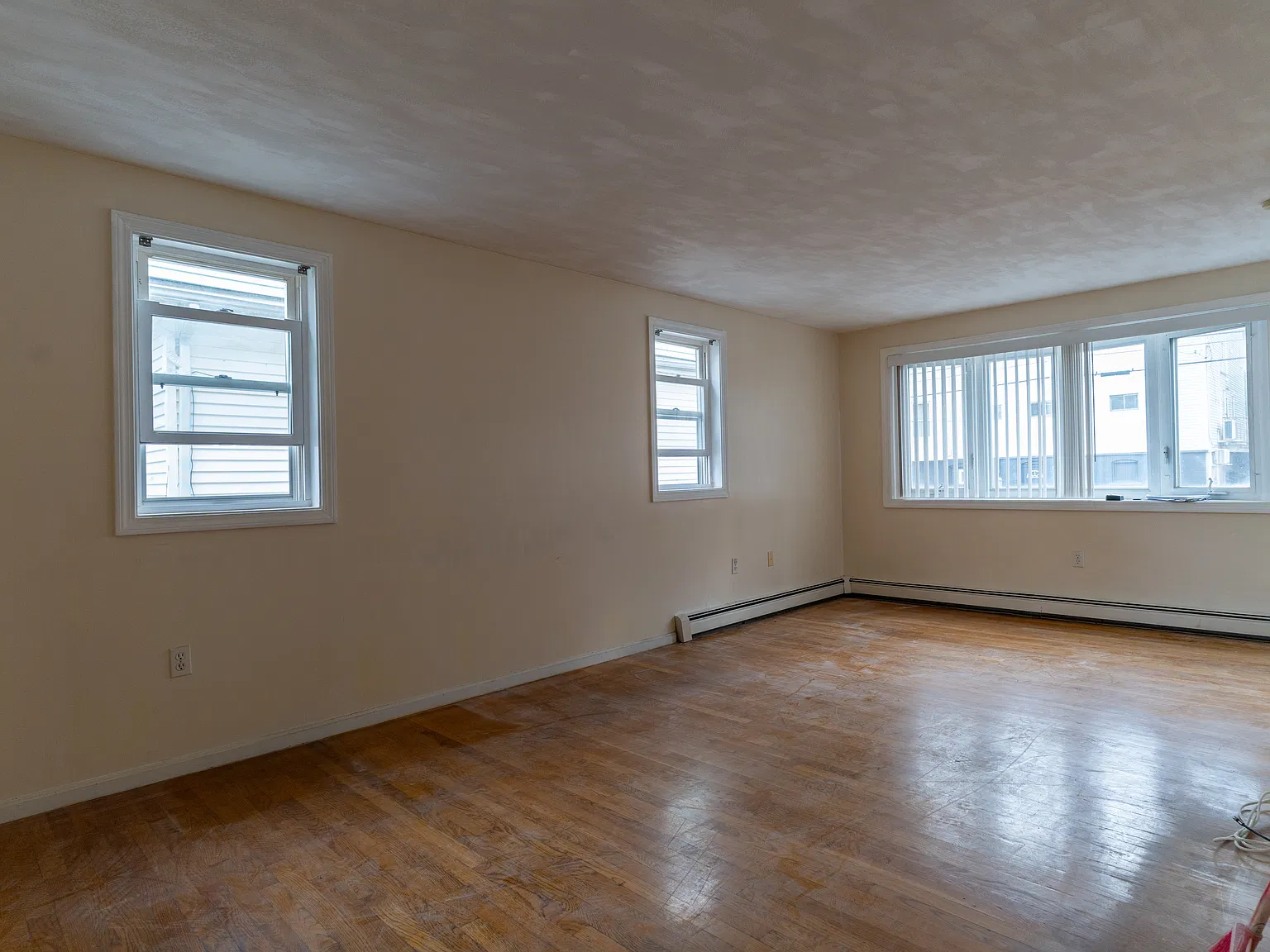 4 bed, 2.5 bath, 1931 sqft, $4,000 — Photo 4