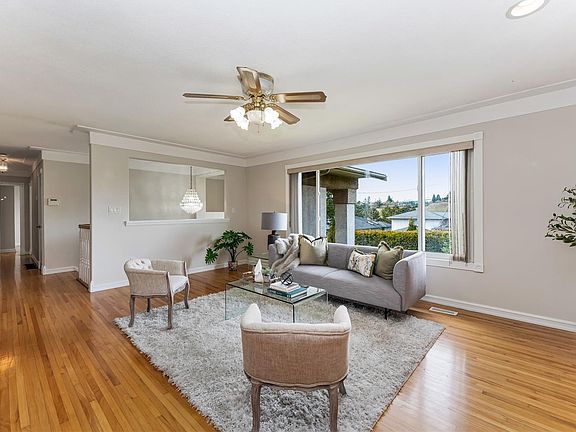 3rd image of 4325 Dieppe Rd