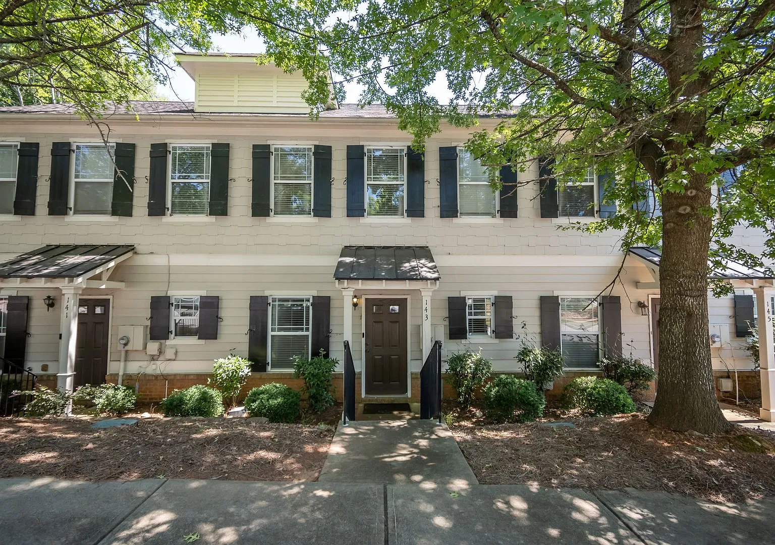 Luxury 2 Bedroom Townhouse at Whitehall Village — Photo 1