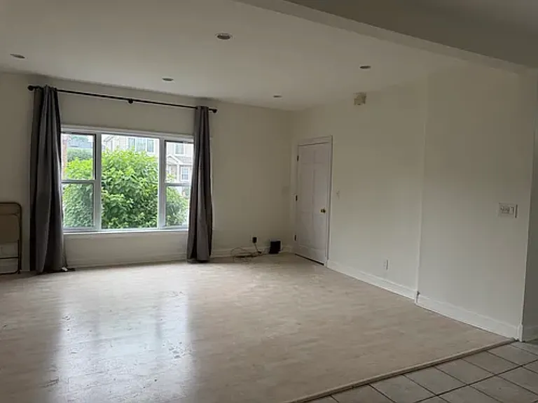 316 Euston Rd S #1 — Photo 3