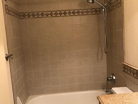 Upstairs full bathroom