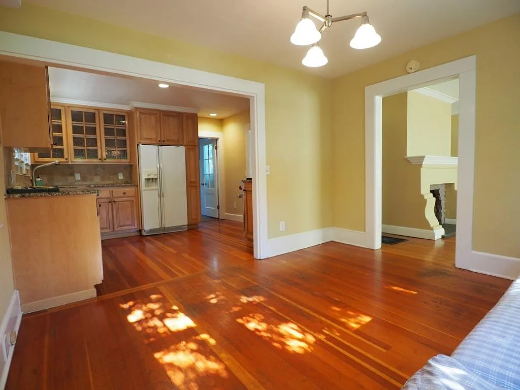 3 bed, 1378 sqft, $4,495 — Photo 3