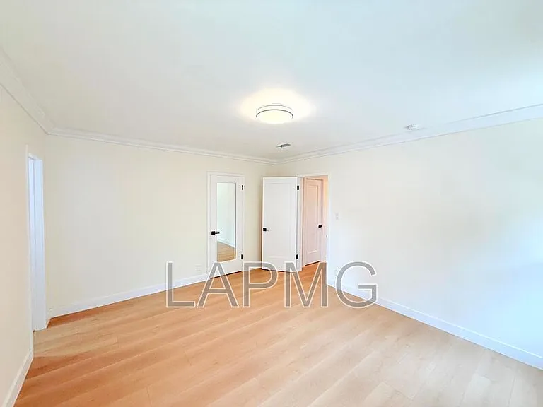 6130 Whitsett Ave #6132 — Photo 24