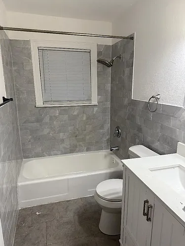 545 25th St Photo 1