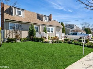 235 Jerusalem Ave, Massapequa Park, NY 11762