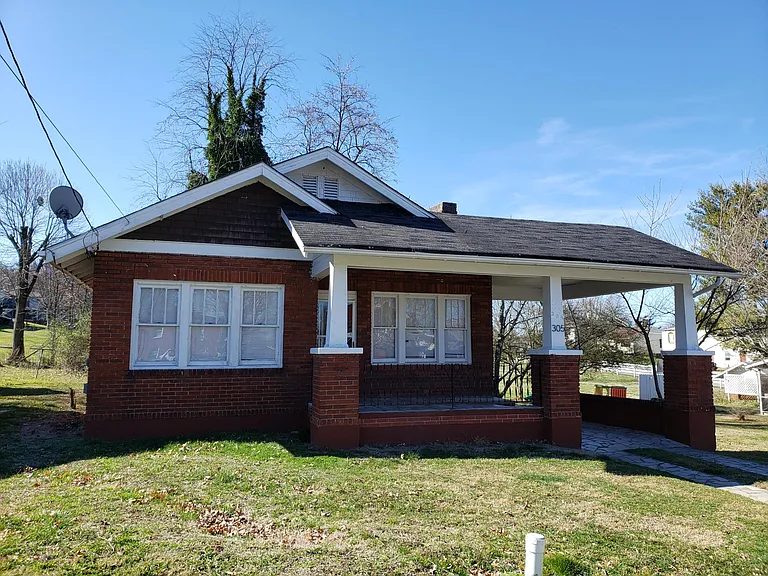 305 Allen Ave — Photo 2