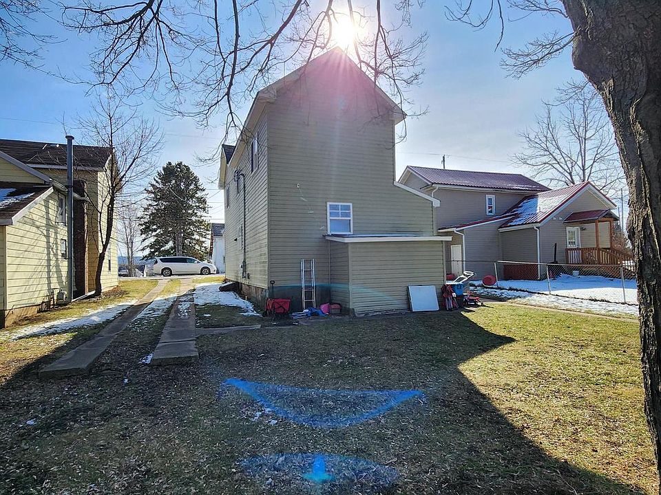 2nd image of 133 Hill St
