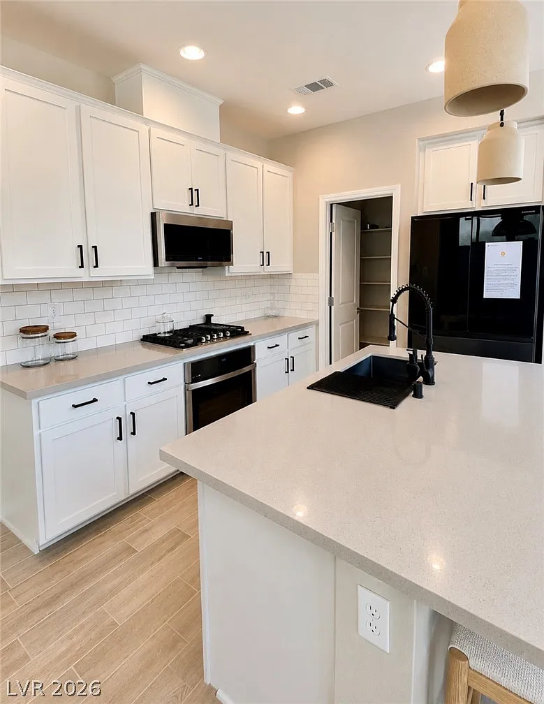 2 bed, 3.5 bath, 1898 sqft, $3,250 — Photo 2
