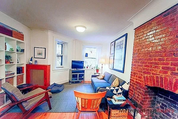 Rented by Metropolitan Realty | media 6