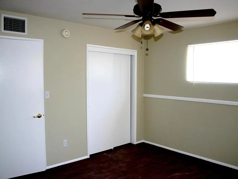 1422 E Blacklidge Dr — Photo 8