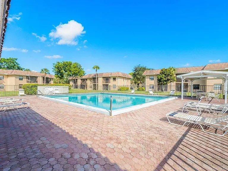 6772 Palmetto Cir S #102 — Photo 7