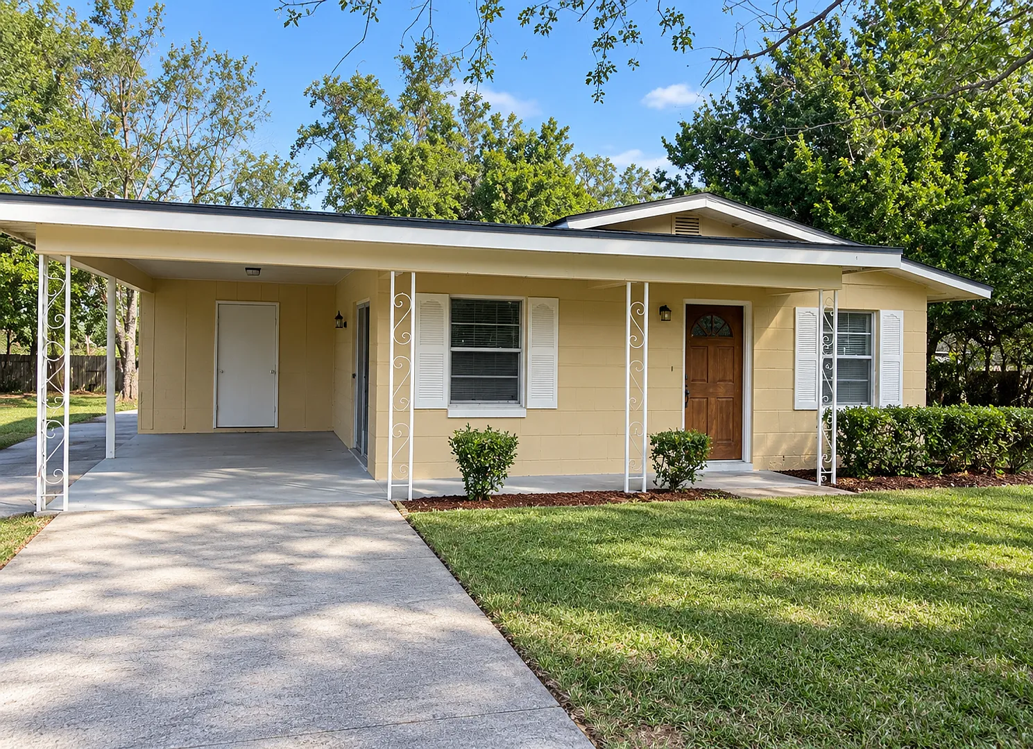 Get ready for this charming 2-bedroom, 2-bathroom home coming soon to Ocala! 2 Living room areas — Photo 1