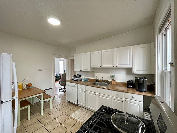 4th image of 162 Kelton St #3X