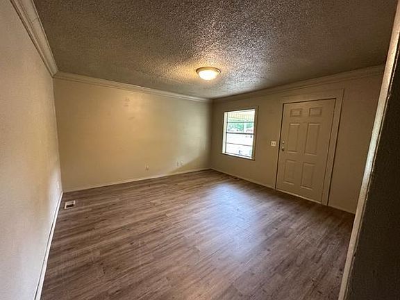 3rd image of 707 N Hobson Ave