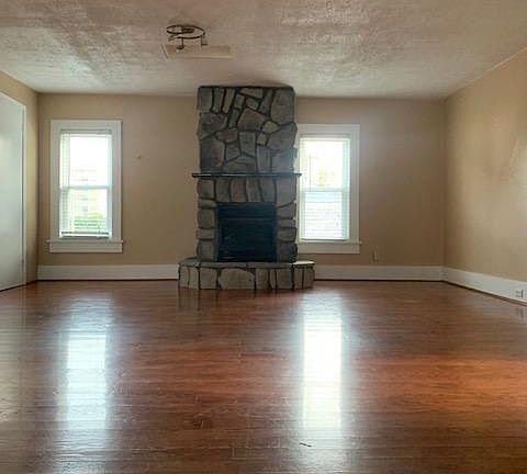 2nd image of 76 Hawthorne Ave APT 3
