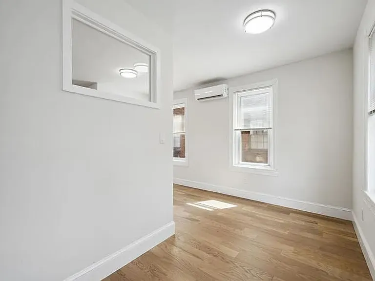 718-20 S 3rd St #2R — Photo 2