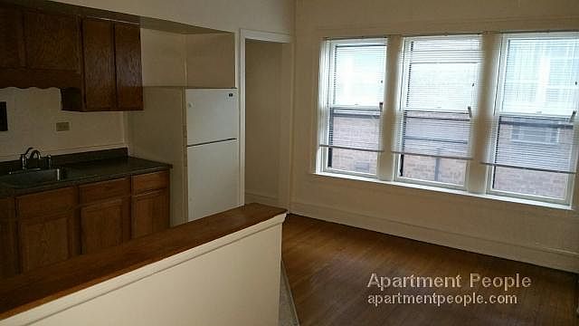 1st image of 534 Hinman Ave #2