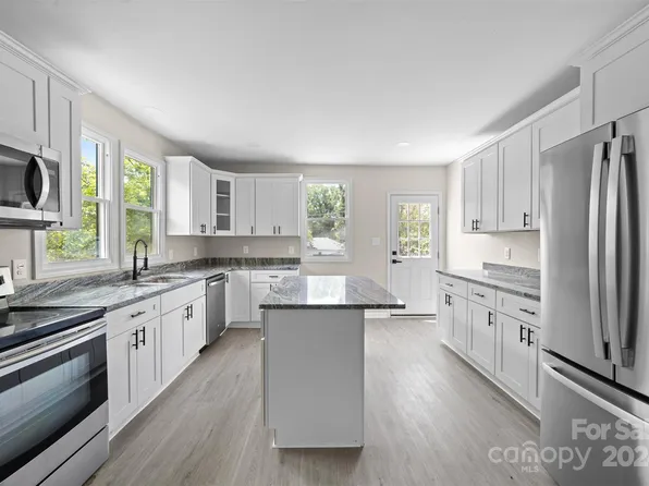 2841 Fair Oaks Dr, Gastonia, NC 28054