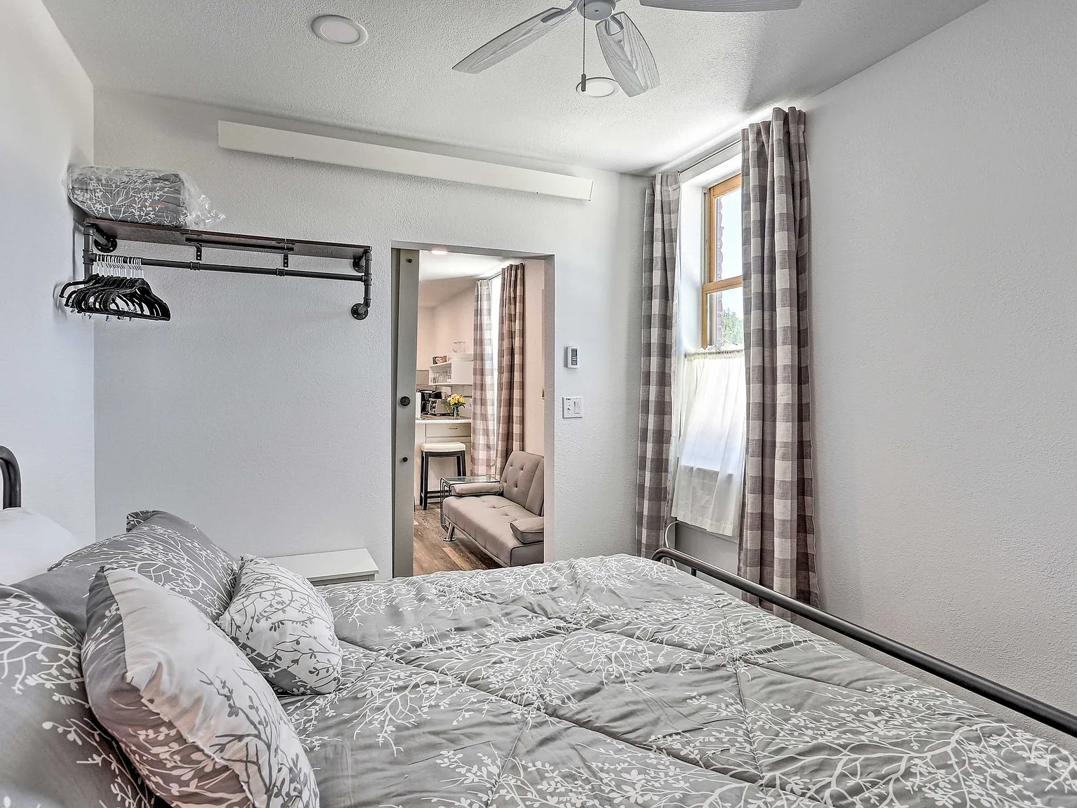 1 bed, $900 — Photo 1