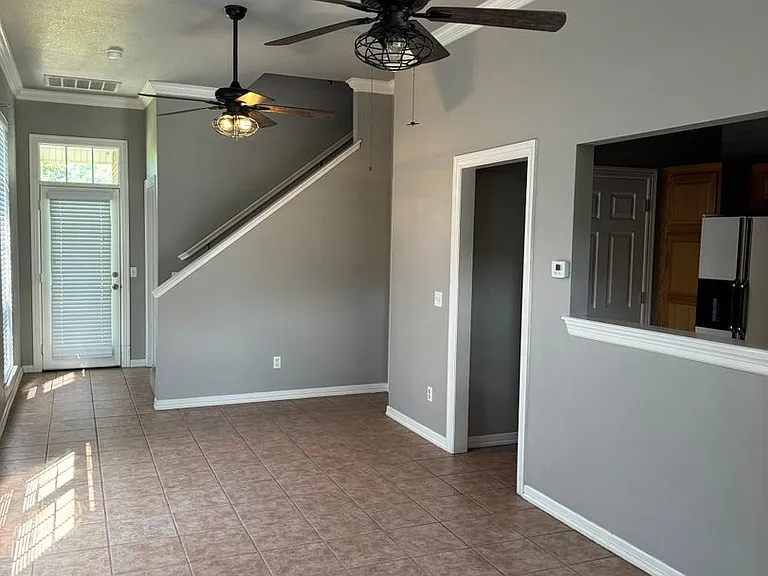 410 Ash St — Photo 19
