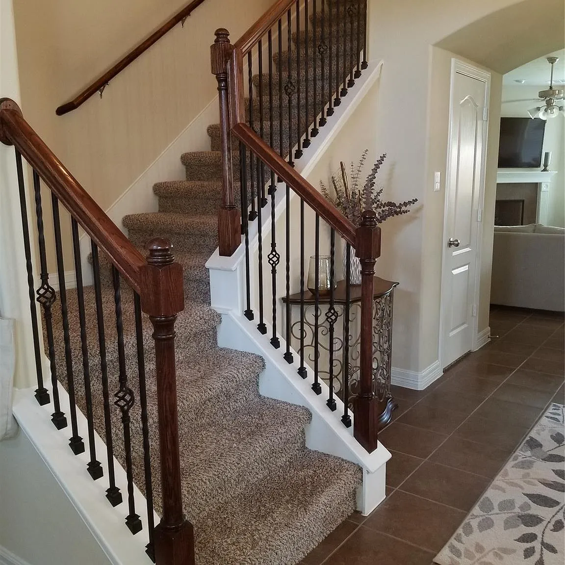 4 bed, 3.5 bath, 2776 sqft, $2,400 — Photo 2