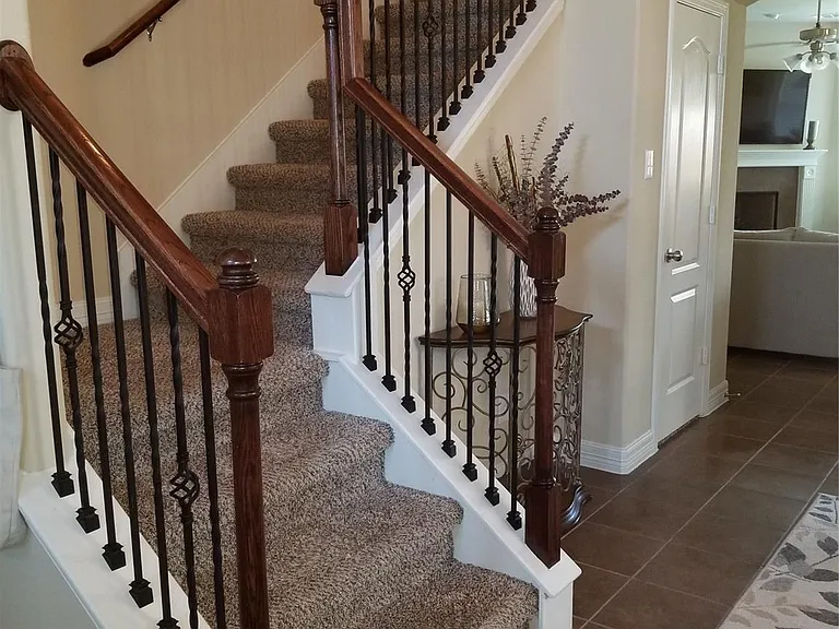 2566 Riverway Dr — Photo 2