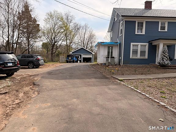 3rd image of 100 Wintergreen Avenue