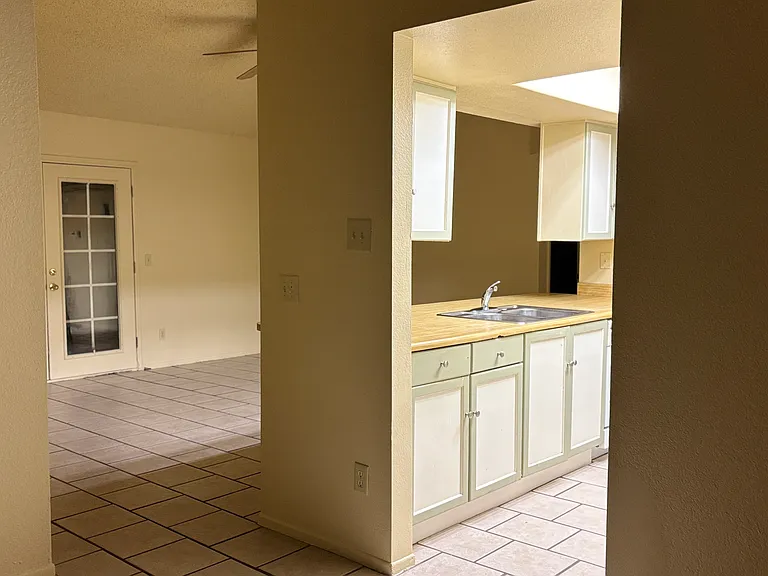 303 W Stanford Ave — Photo 5