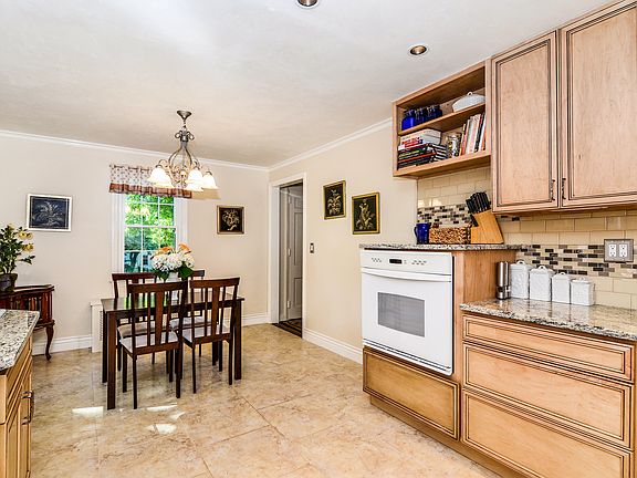 4th image of 76 Abbeville Ln