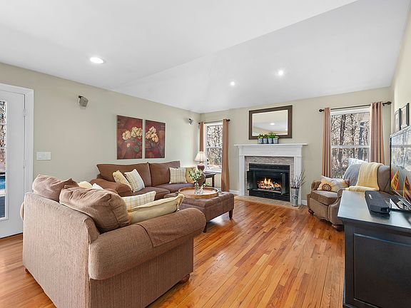 5th image of 158 Malloy Dr