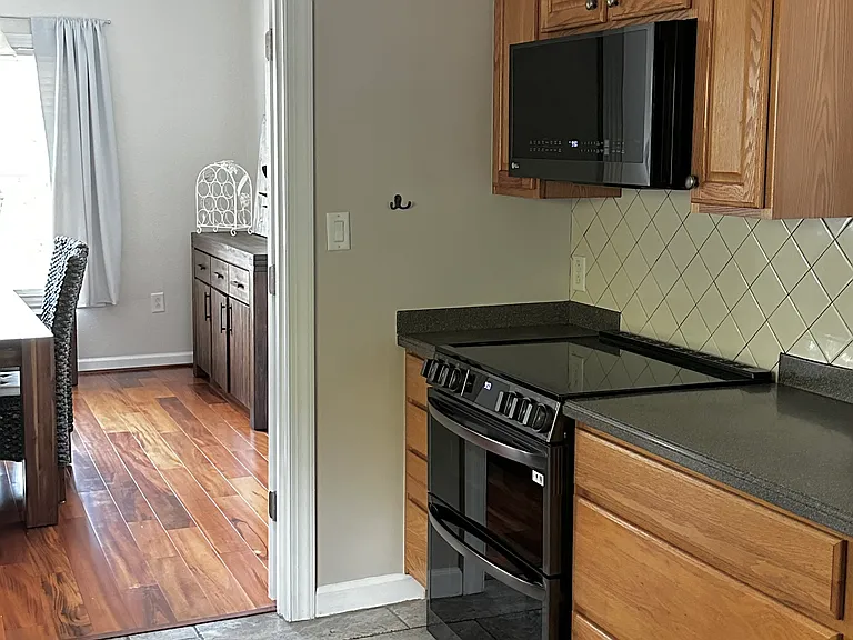 8300 Harbor View Ln — Photo 17