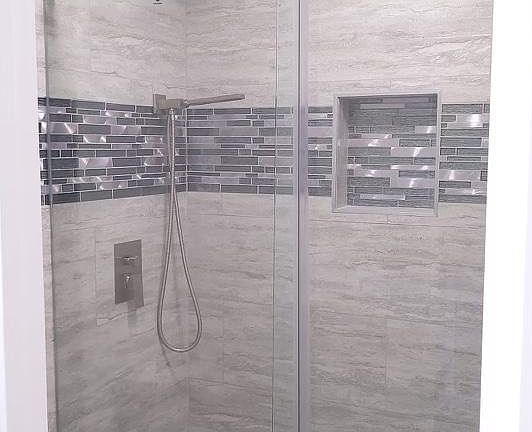 Master en suite bathroom with walk in shower