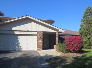 9S480 Brookbank Rd, Willowbrook, IL 60527