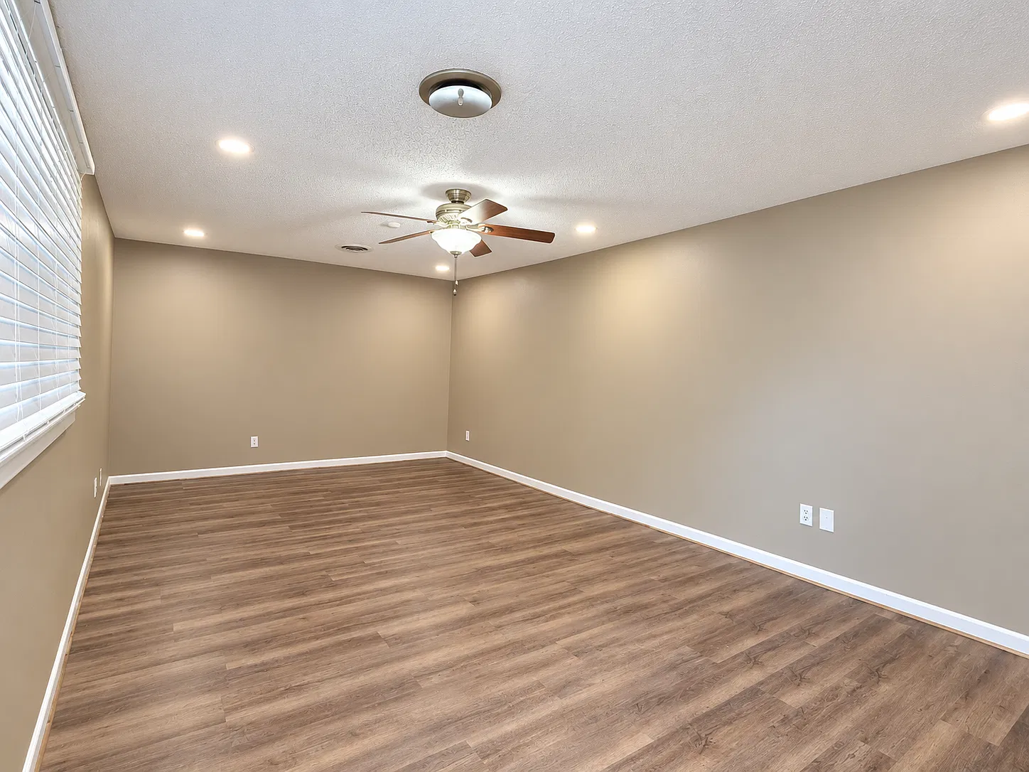 3 bed, 1300 sqft, $1,450 — Photo 2