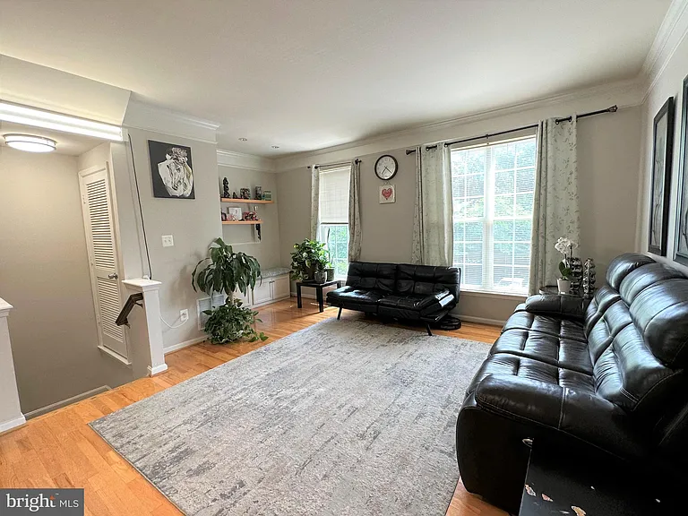 2386 Woodland Pond Ln — Photo 4