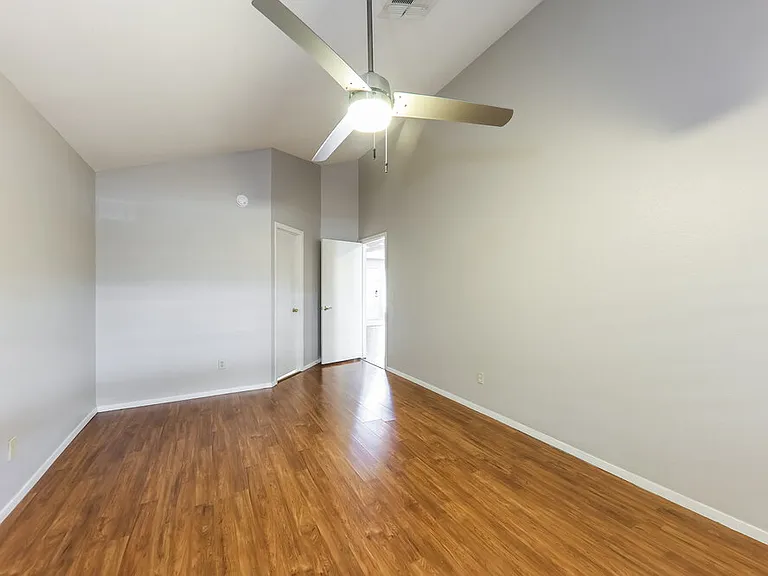 429 E Utopia Rd — Photo 10
