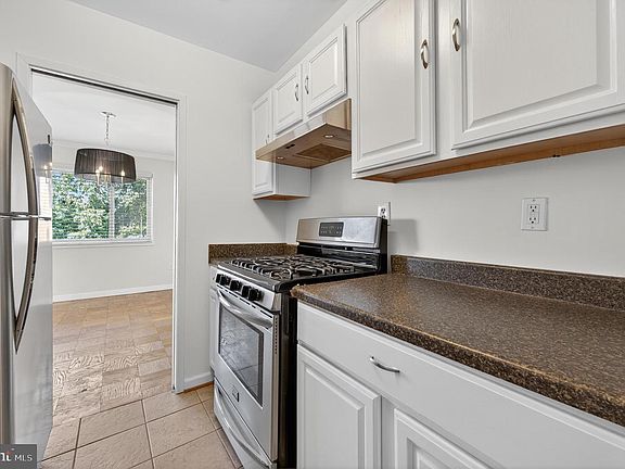 3rd image of 3900 Tunlaw Rd NW APT 618