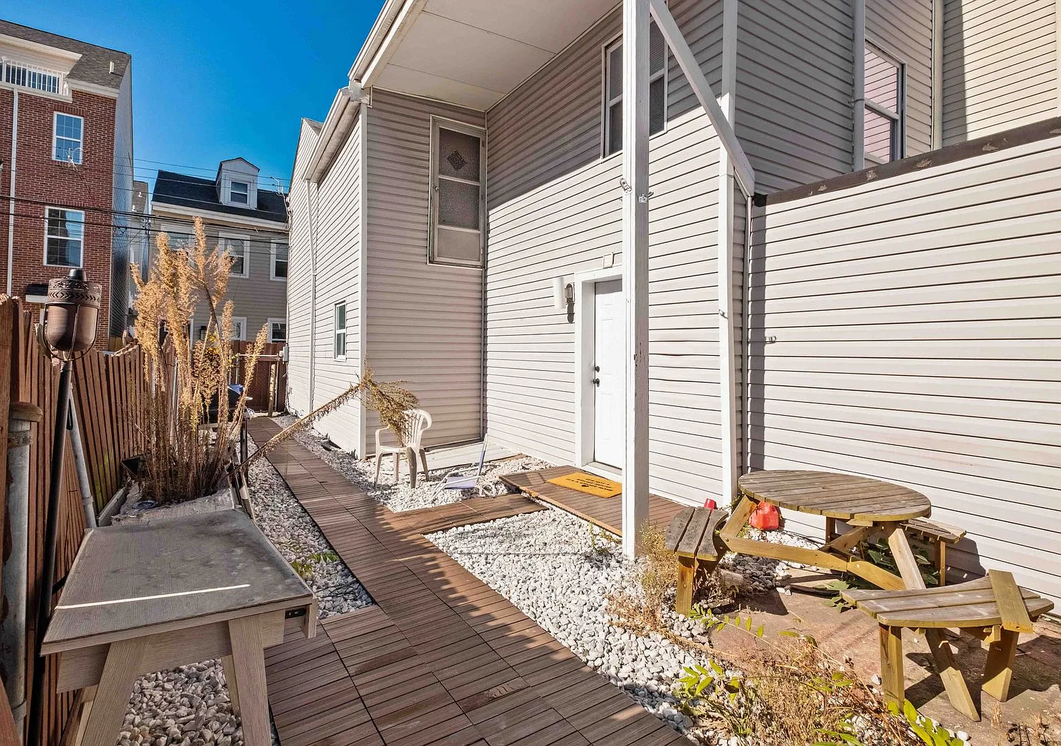 Student Housing - South Side — Photo 4