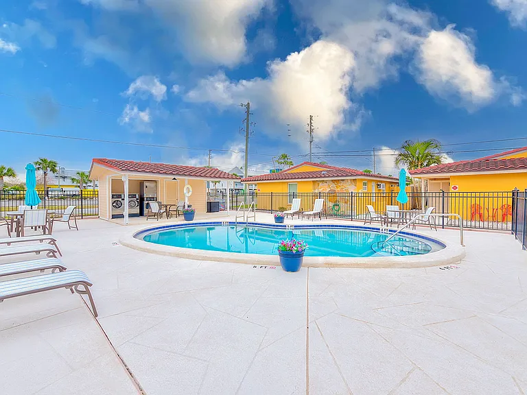 2600 Paula Dr N — Photo 12