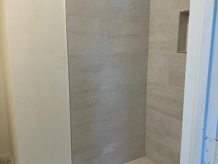 1121 E Texas St — Photo 17