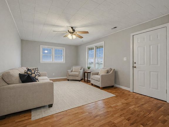 5th image of 302 W Prairie St