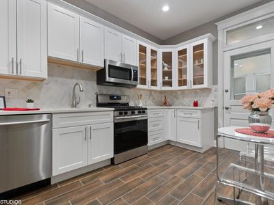 1537 N Claremont Ave #1, Chicago, IL, 60622