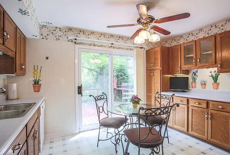 1114 Durham Dr — Photo 3